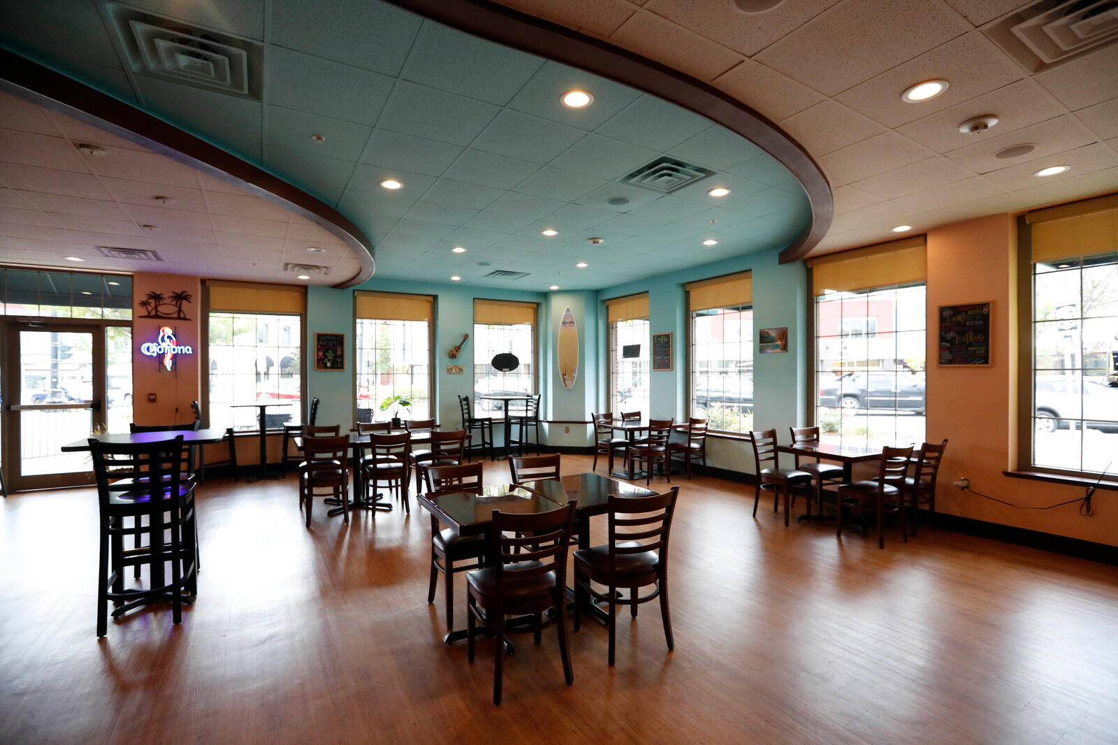 Islands Hawaiian Grill (copy) interior
